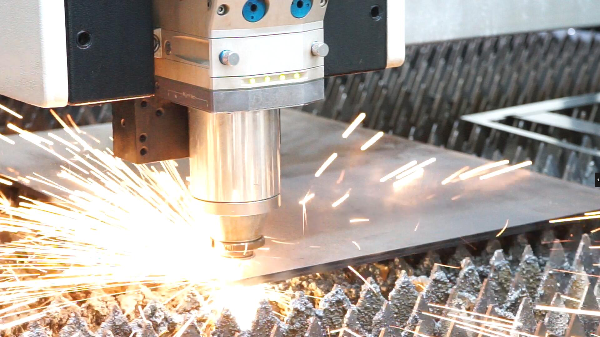 大包圍500W交換平臺光纖金屬激光切割機(jī)案例